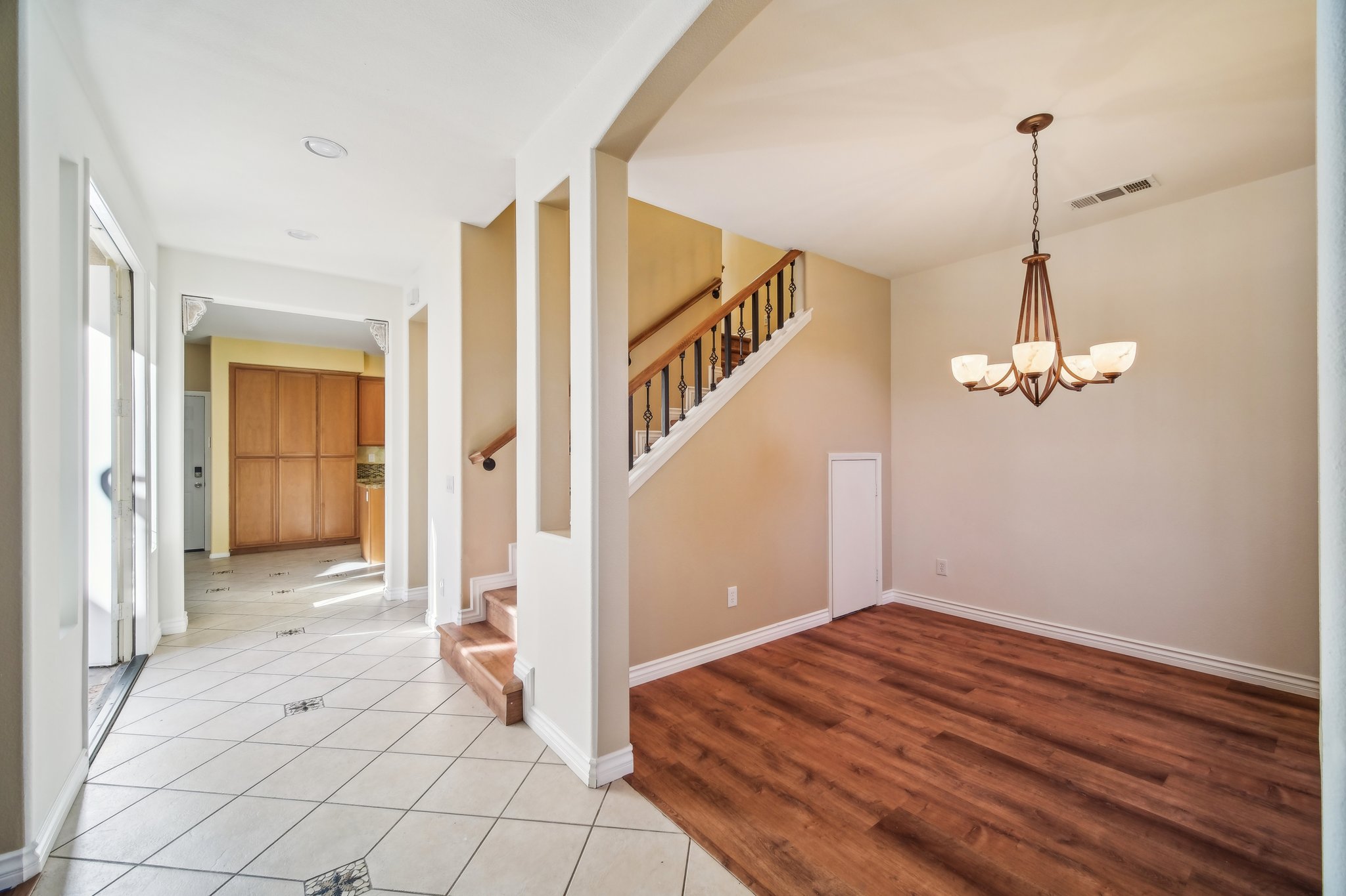 Dining Room/Entry