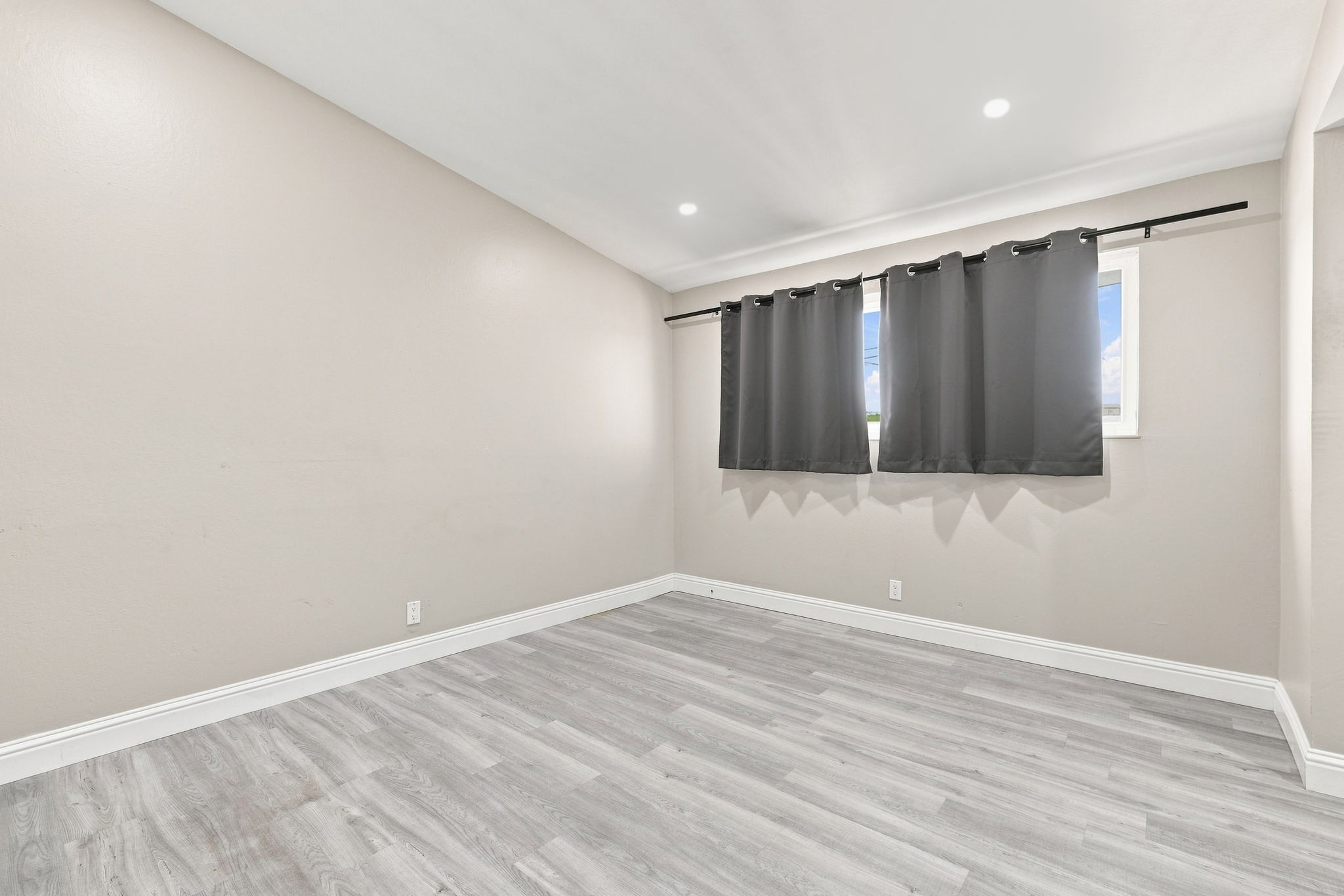 014_F8_27565 Verona Ave