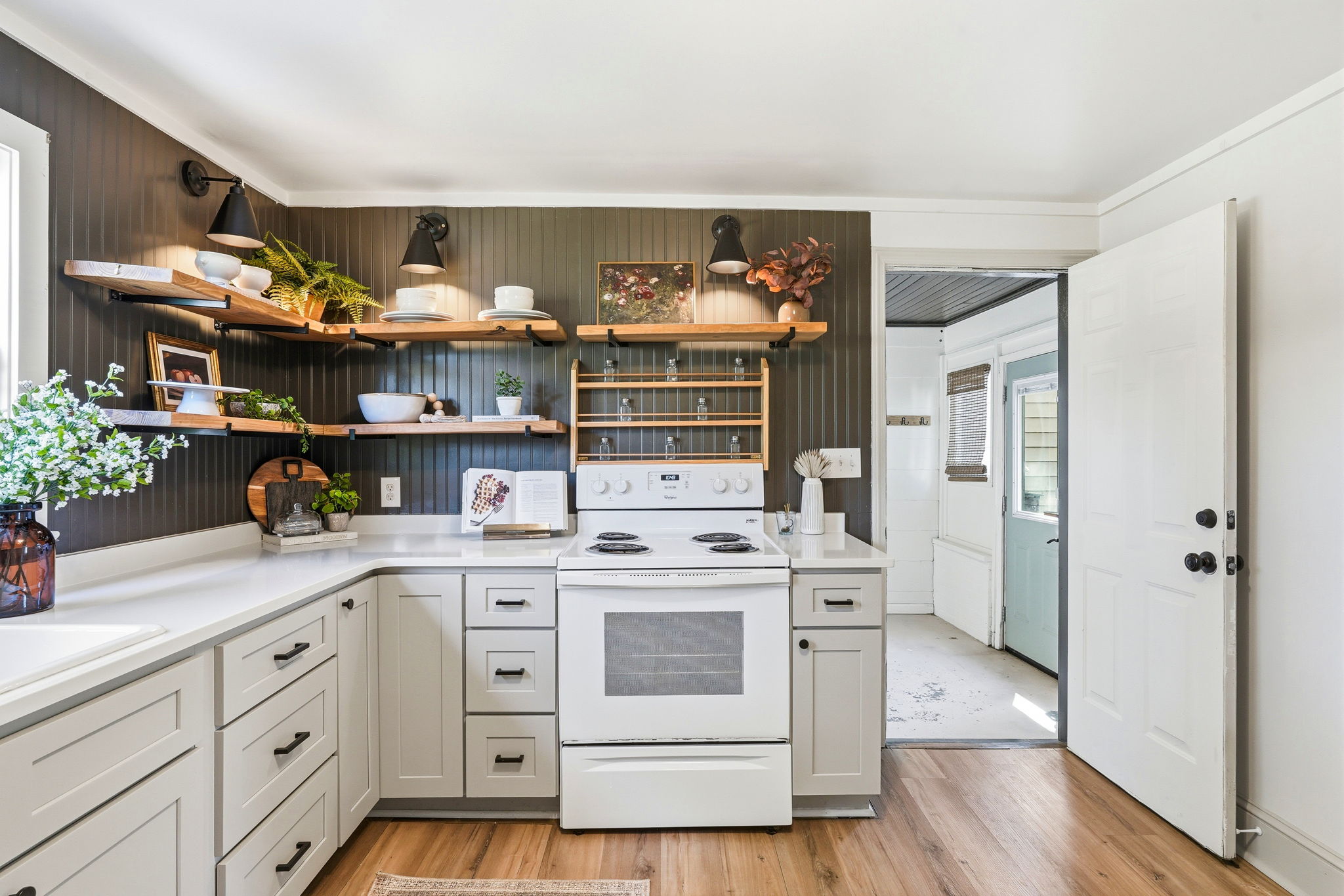 Photo 18