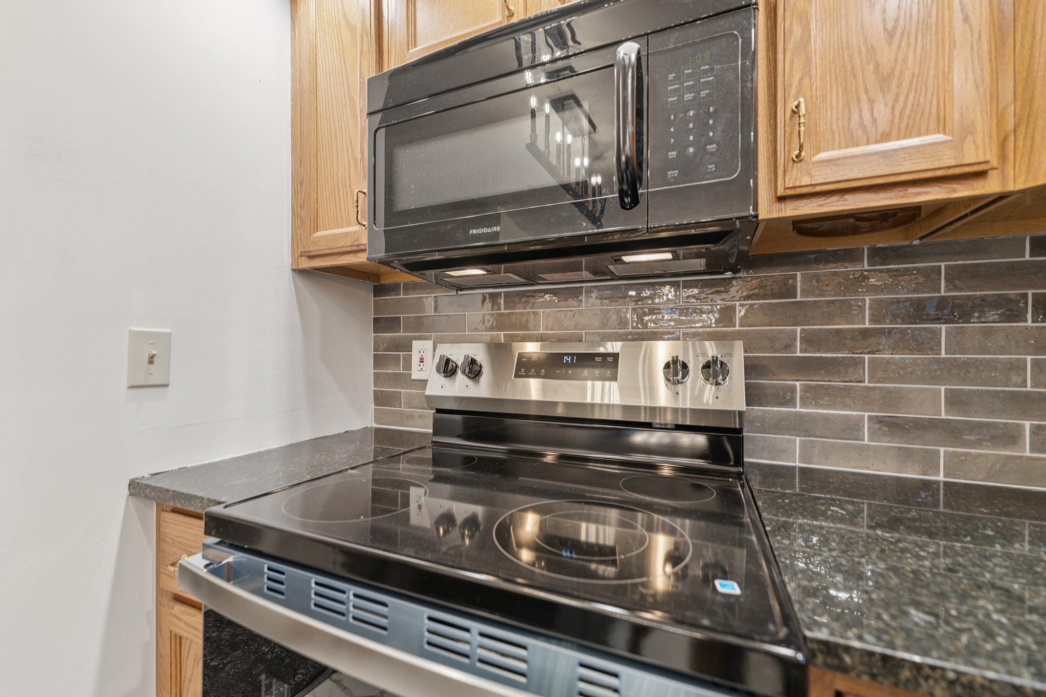 S Bayshore Dr-S1101-016.jpg