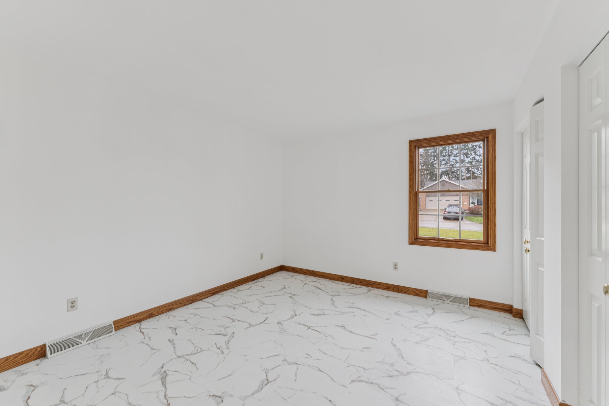 S Bayshore Dr-S1101-019.jpg