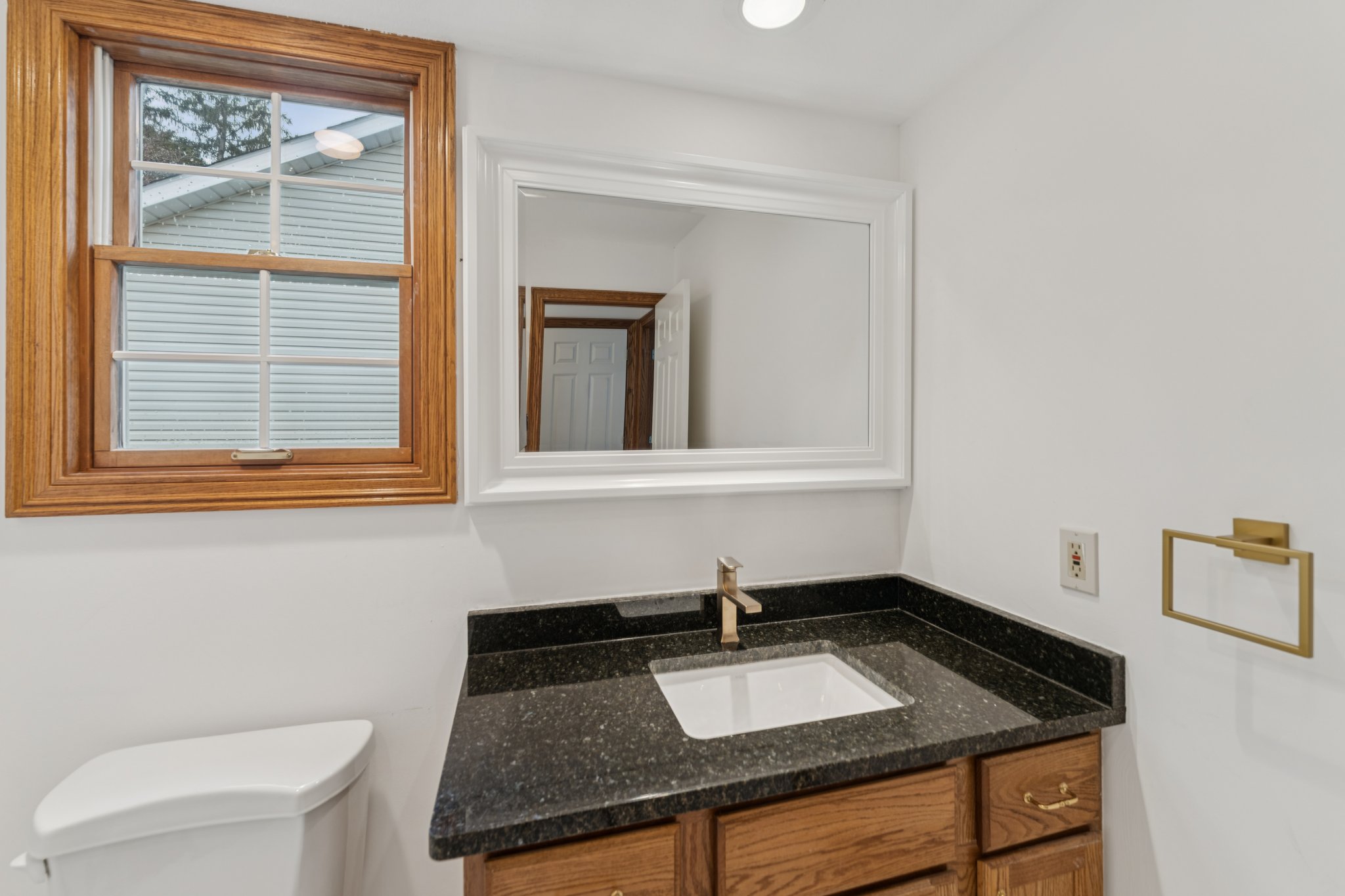 S Bayshore Dr-S1101-023.jpg