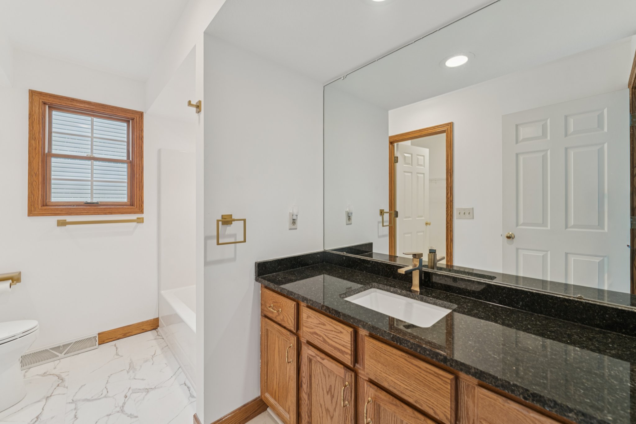 S Bayshore Dr-S1101-028.jpg