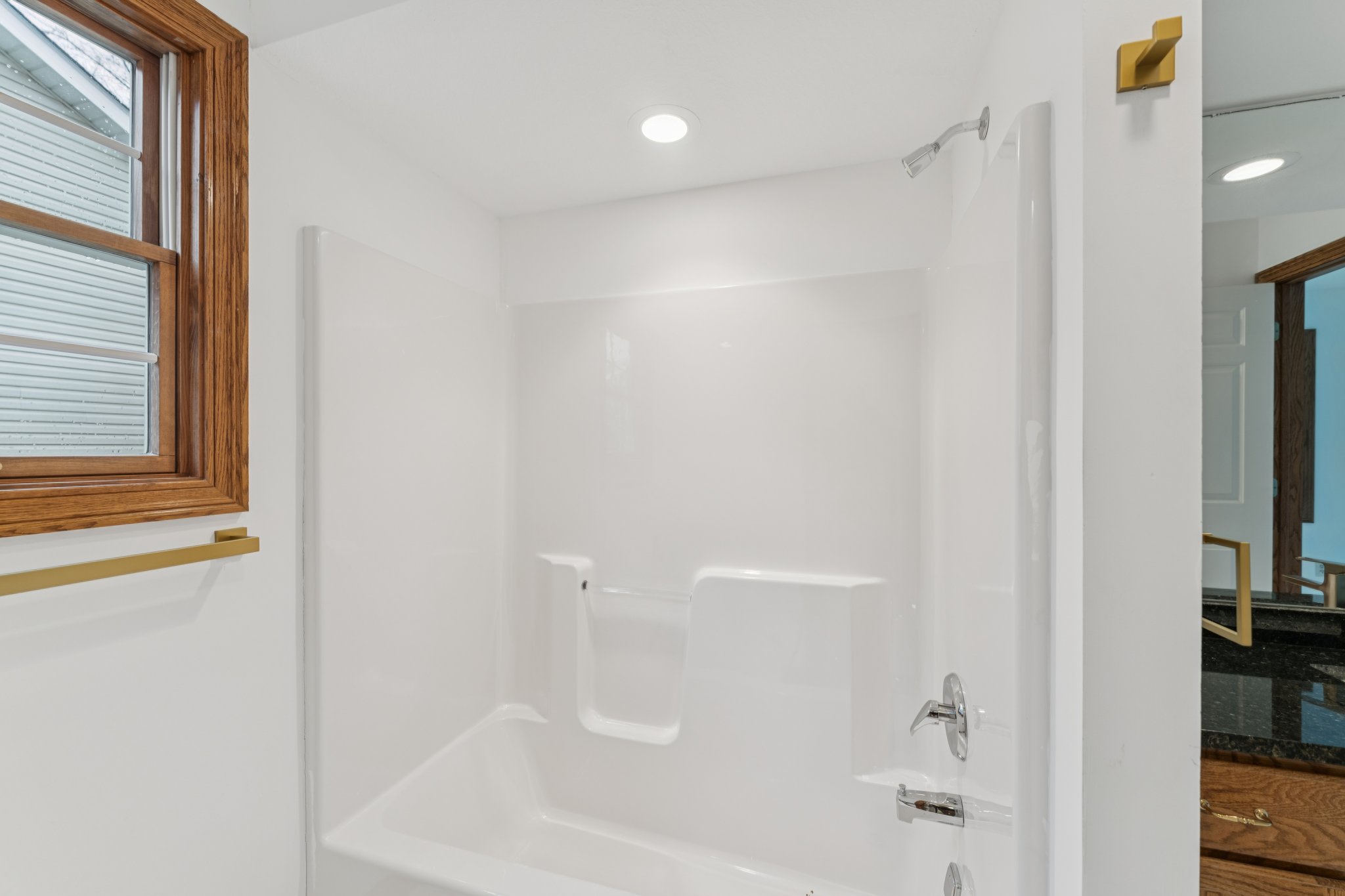 S Bayshore Dr-S1101-030.jpg