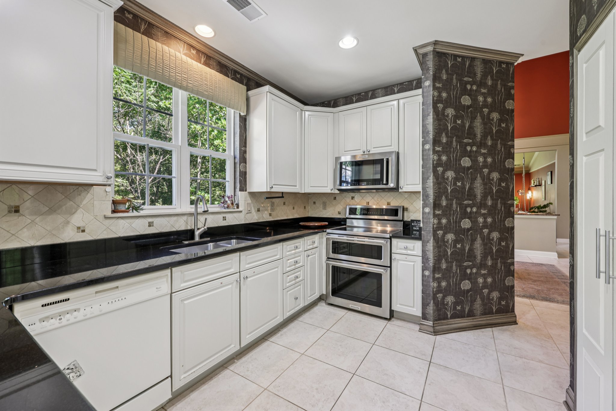 Woodlands Dr-S0909-019.jpg