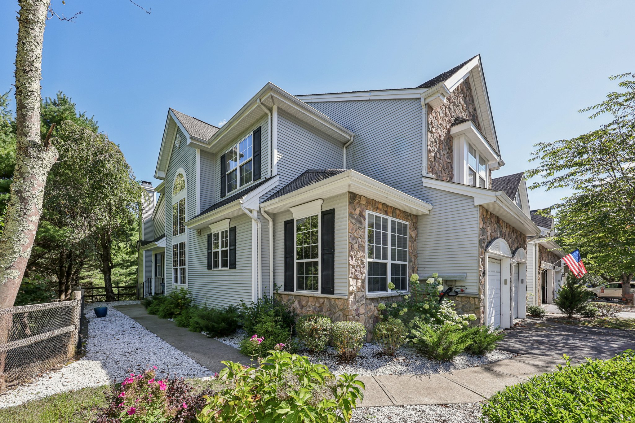 Woodlands Dr-S0909-048.jpg