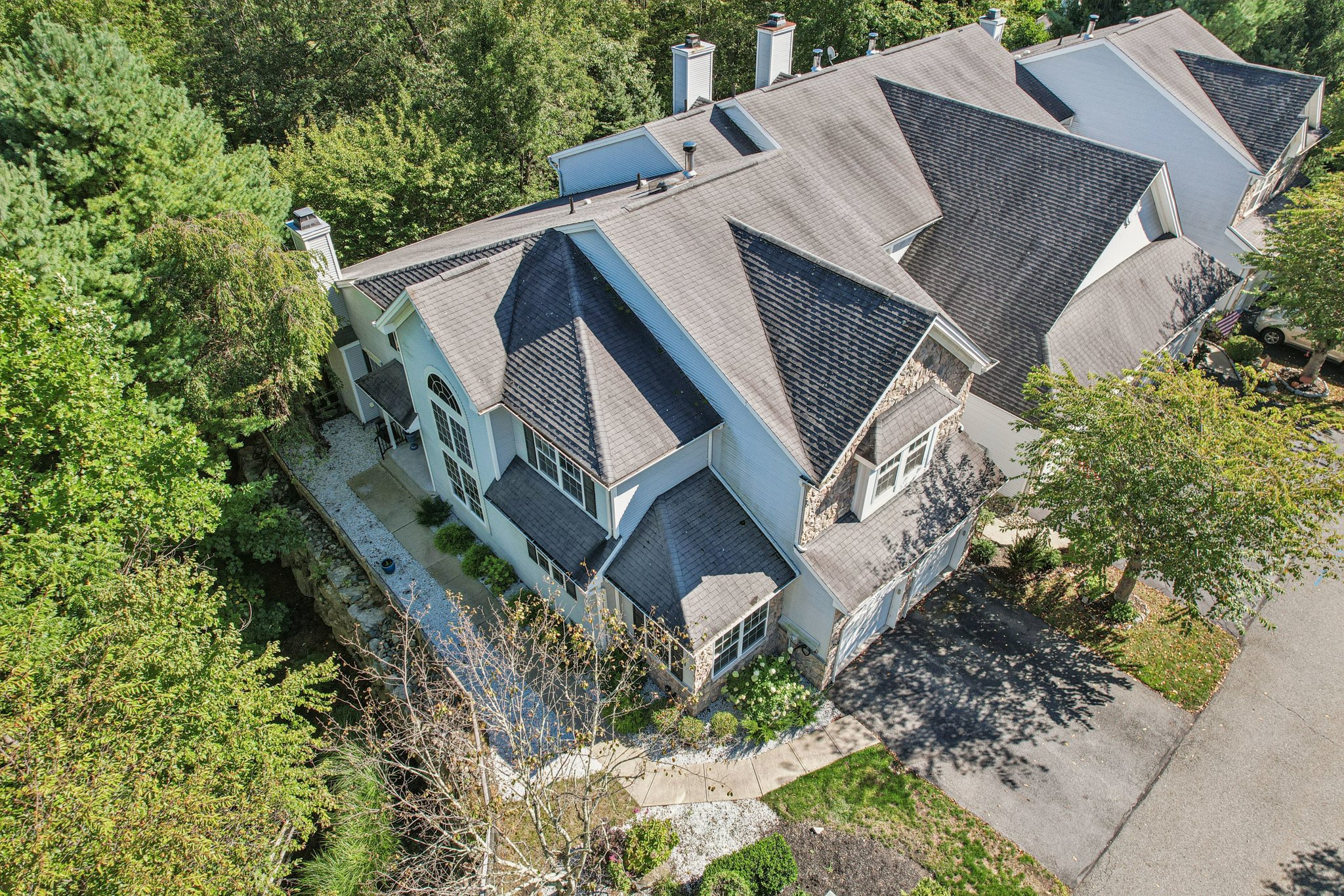 Woodlands Dr-S0909-049.jpg