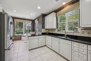 Woodlands Dr-S0909-018.jpg
