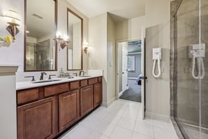 Woodlands Dr-S0909-031.jpg