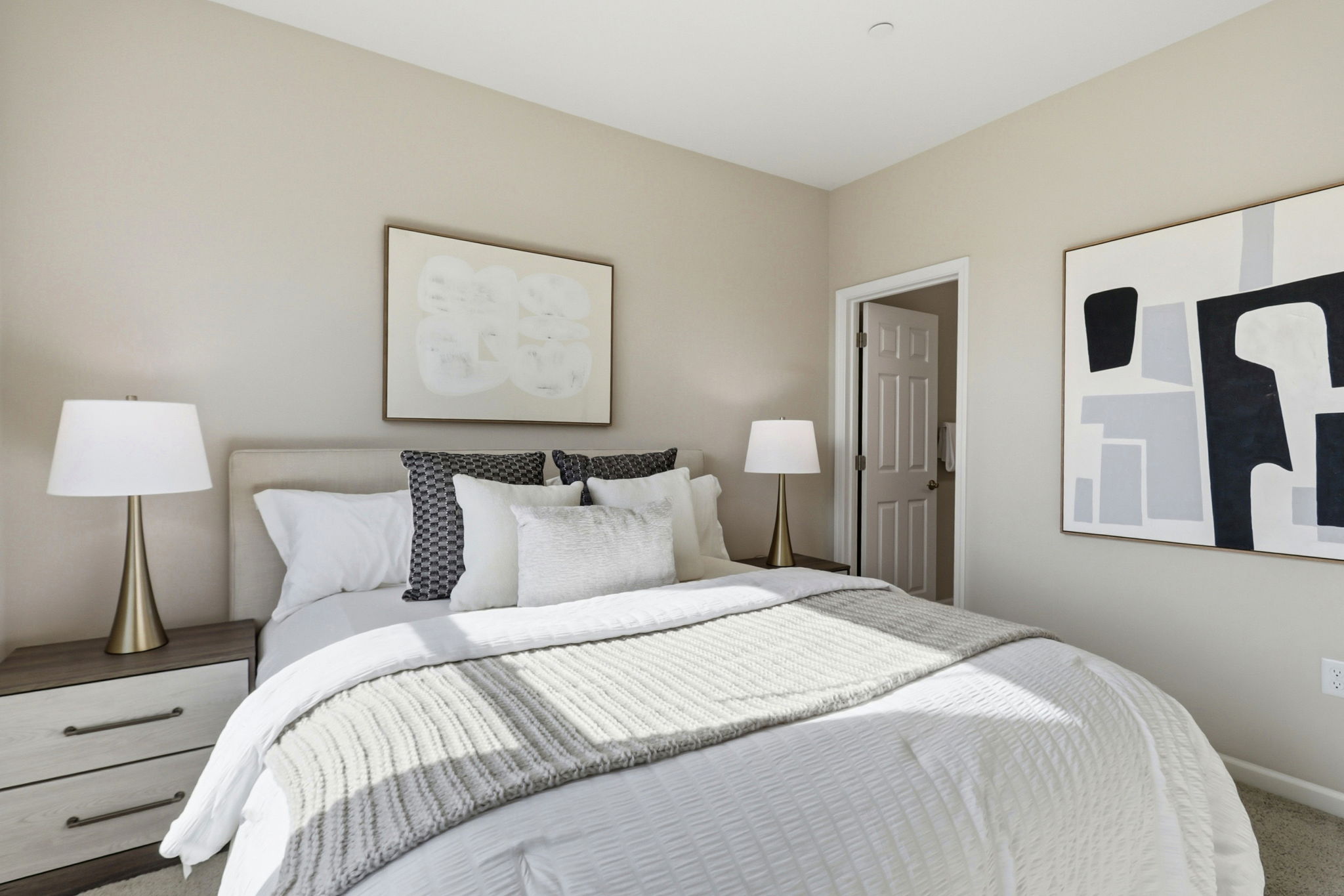 023_F8_2760 Ball Pl unit 2