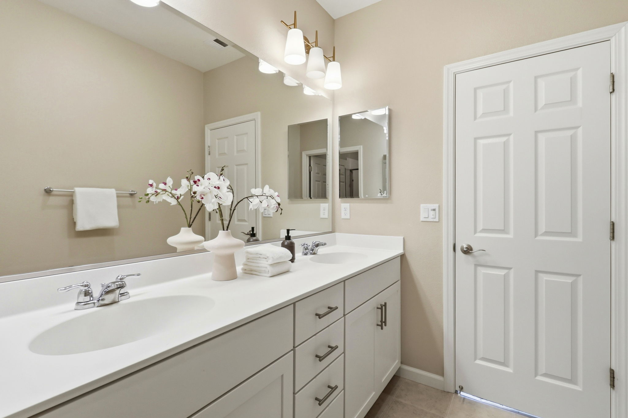 032_F8_2760 Ball Pl unit 2