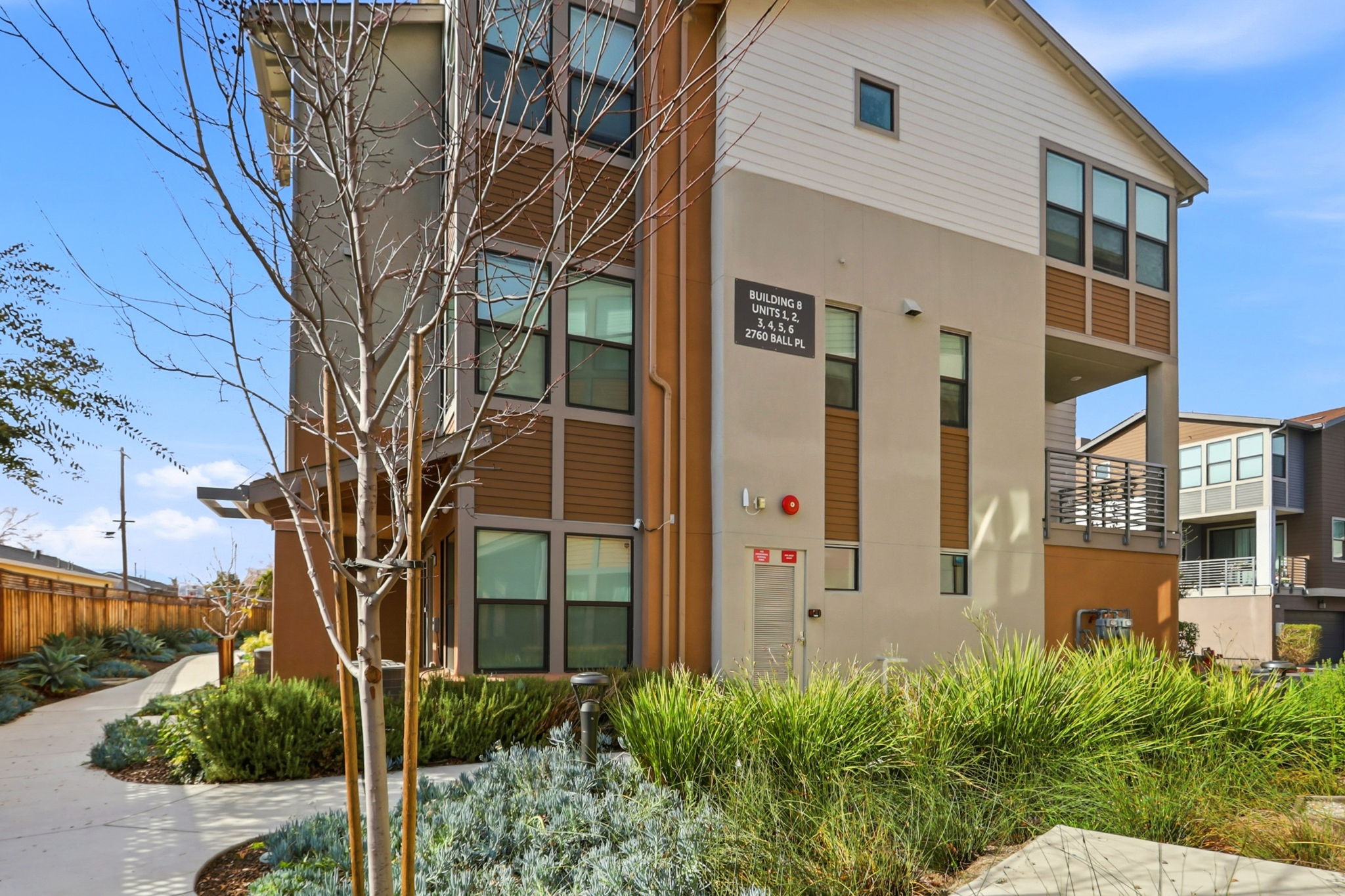 042_F8_2760 Ball Pl unit 2