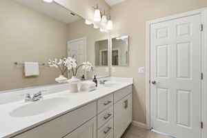 032_F8_2760 Ball Pl unit 2