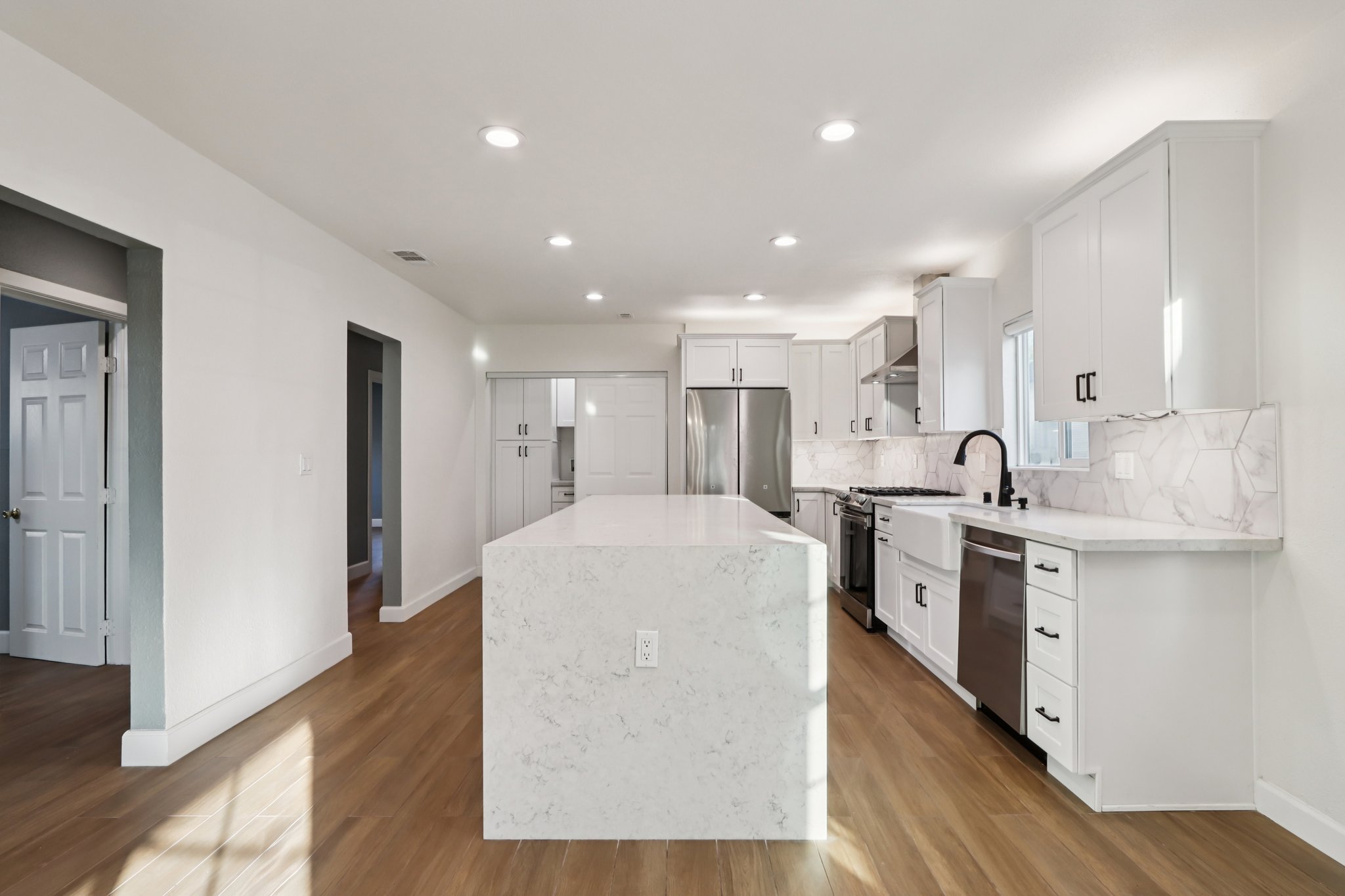 N East St-S2810-015.jpg