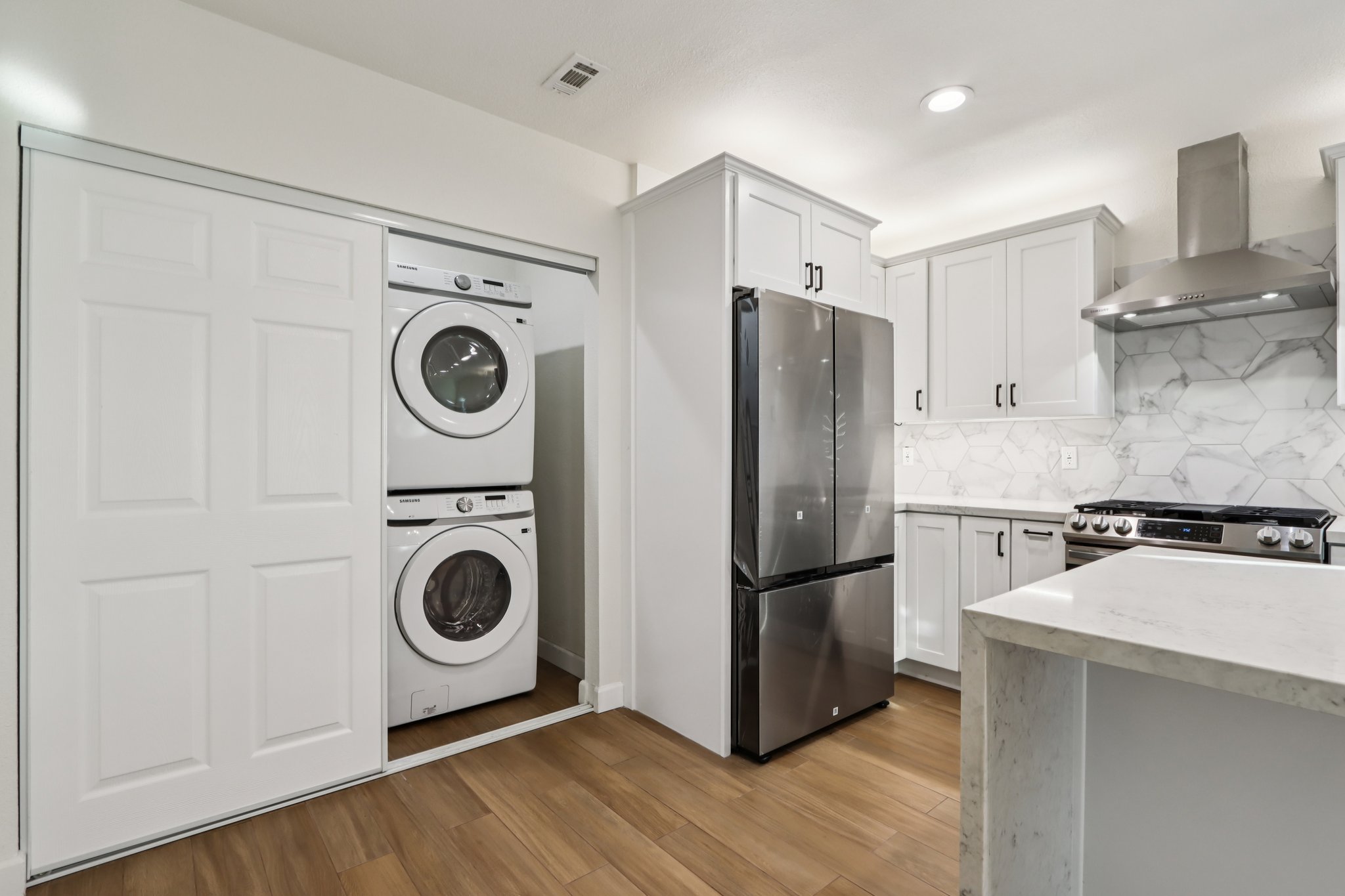 N East St-S2810-020.jpg