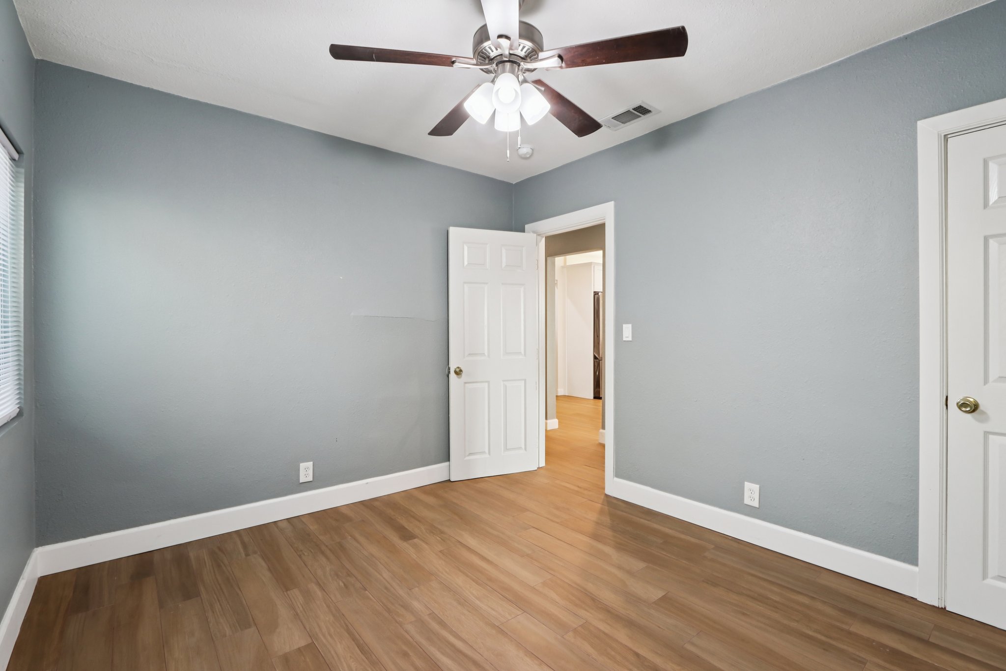 N East St-S2810-022.jpg