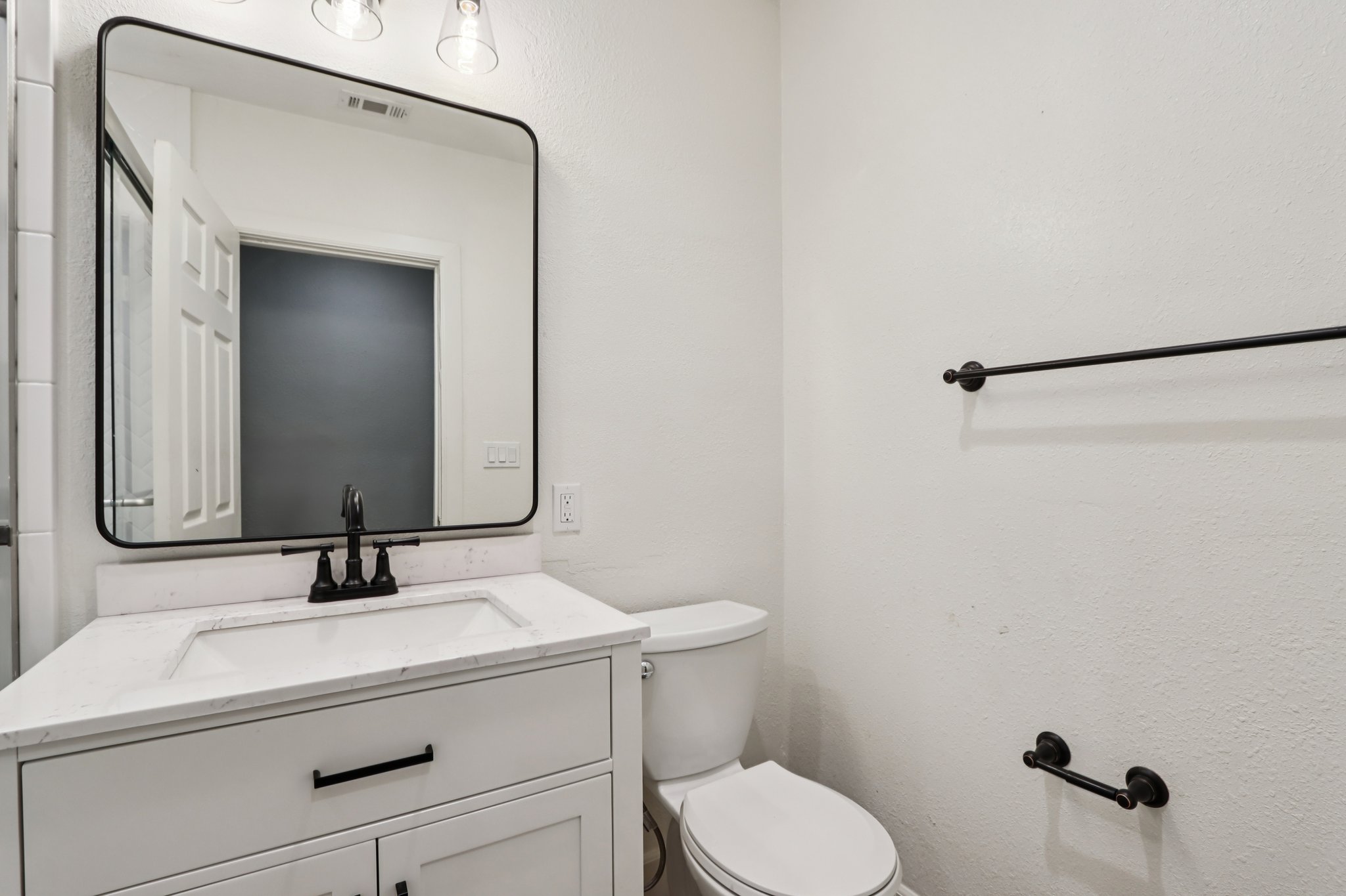 N East St-S2810-024.jpg