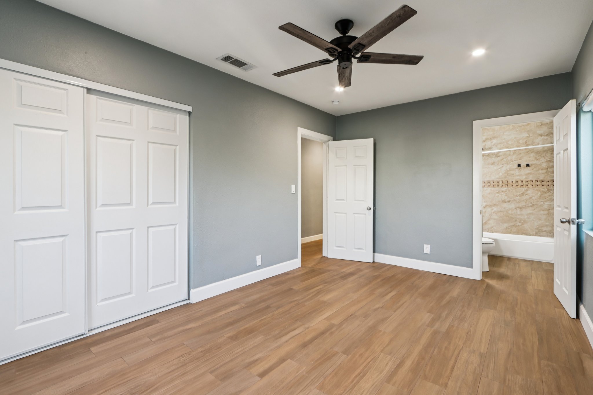 N East St-S2810-026.jpg