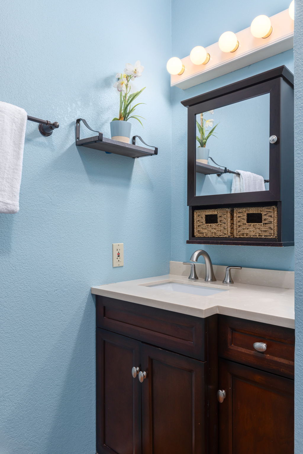 Guest Quarters en-suite bath