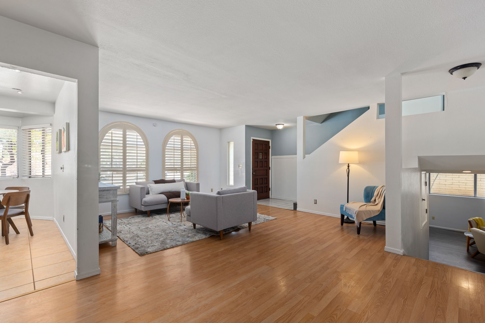 Living Room/staircase to family room