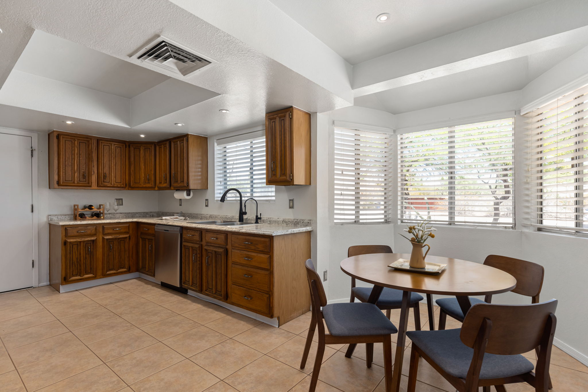 Kitchen/Breakfast Area