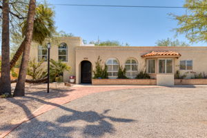 Welcome Home to 2767 N Desert Avenue