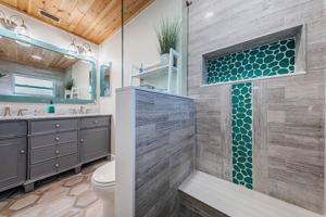 Master Bathroom1c