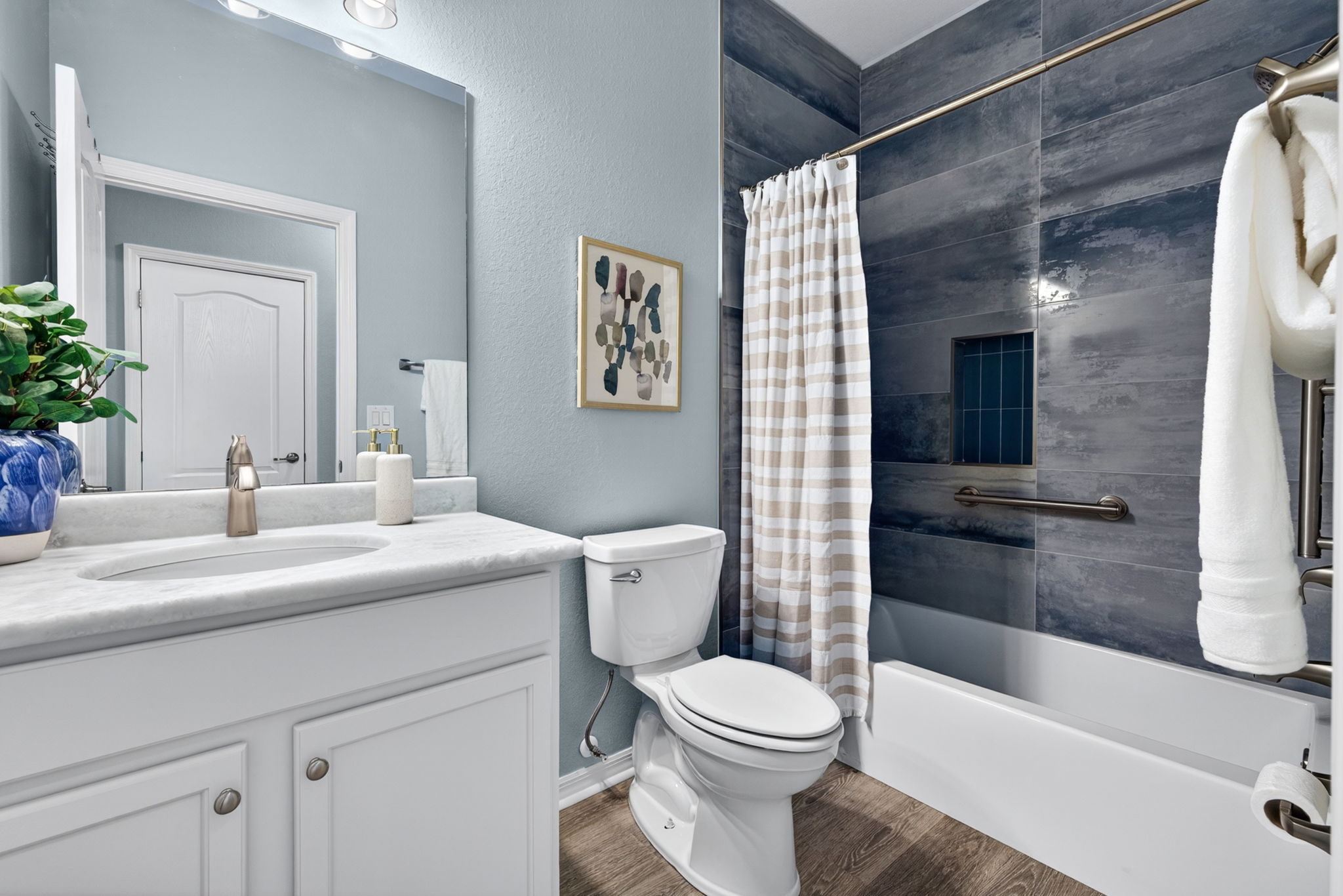 Guest Bathroom 2
