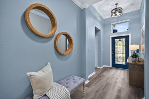 Foyer 2 of 2