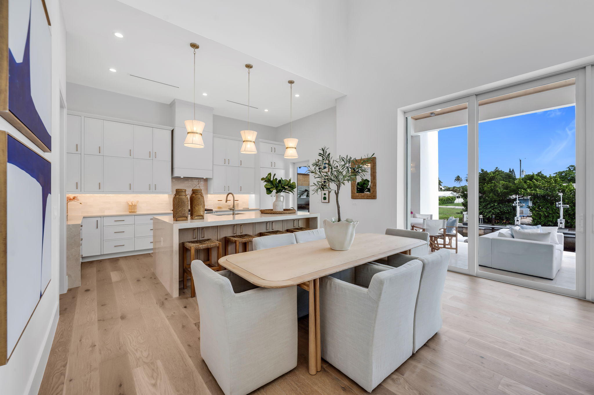 Dining Room to Kitchen View