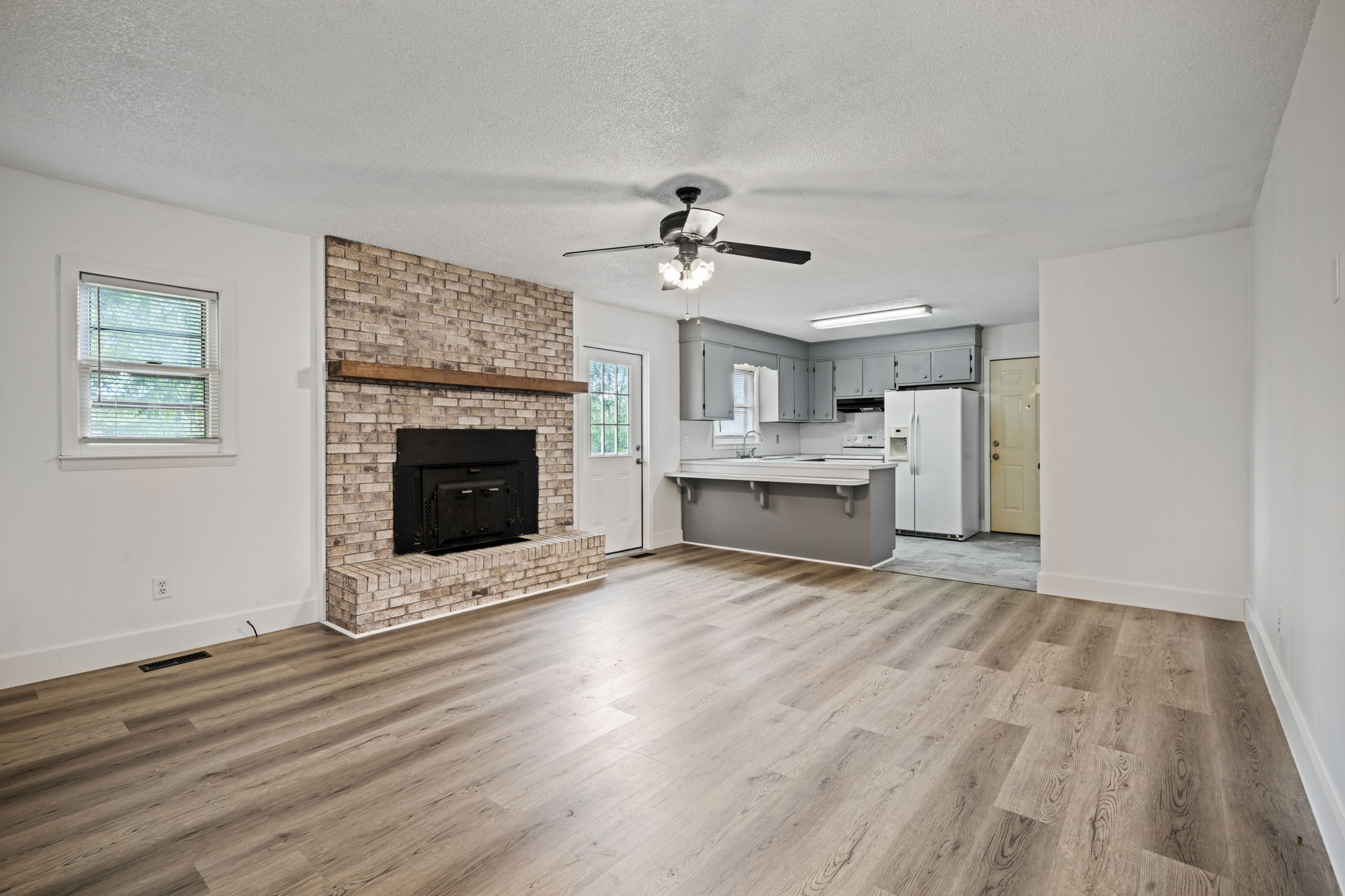  Photo 33