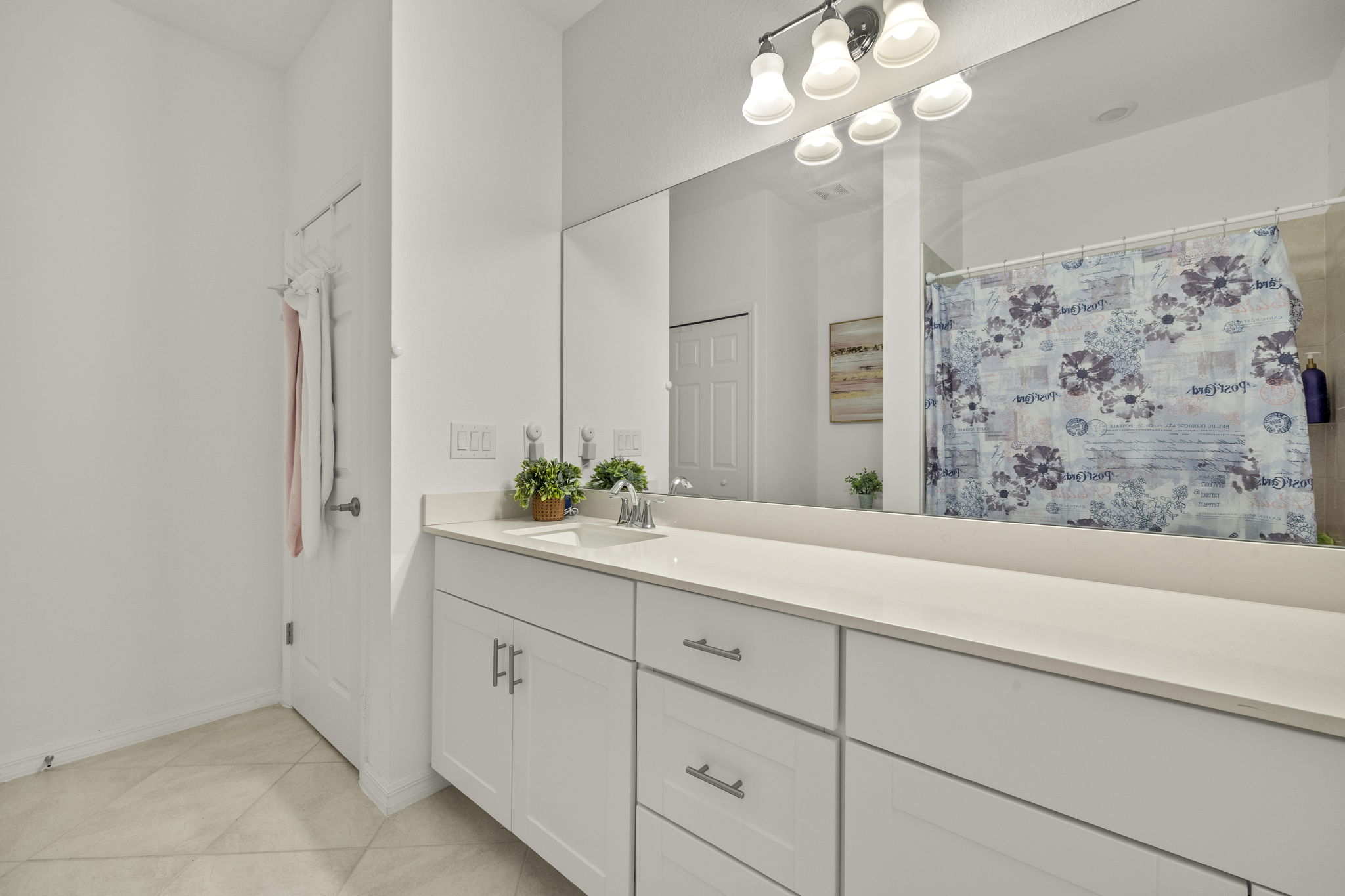 Guest Bathroom 2 of 2