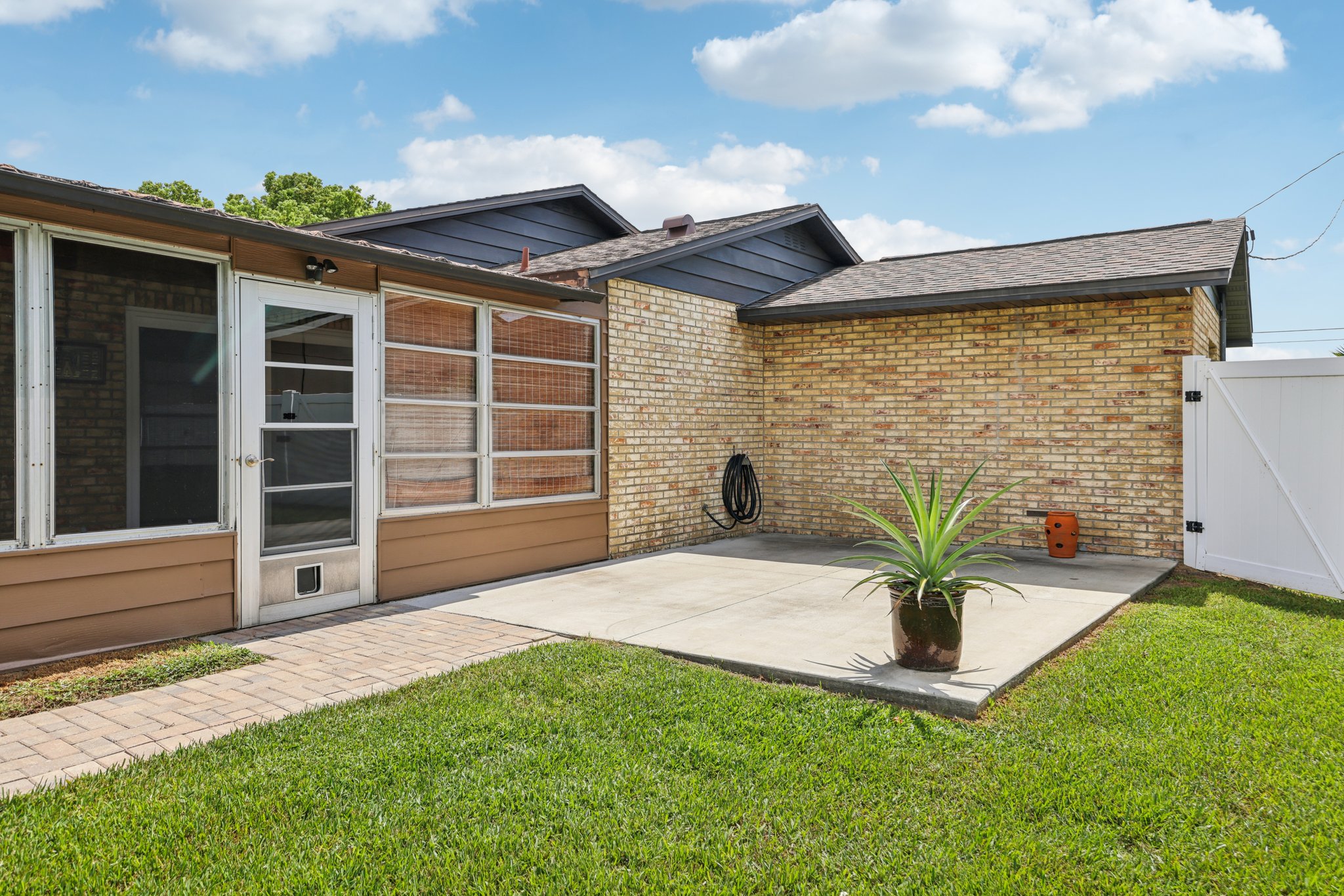 Lois Dr-S0307-038.jpg