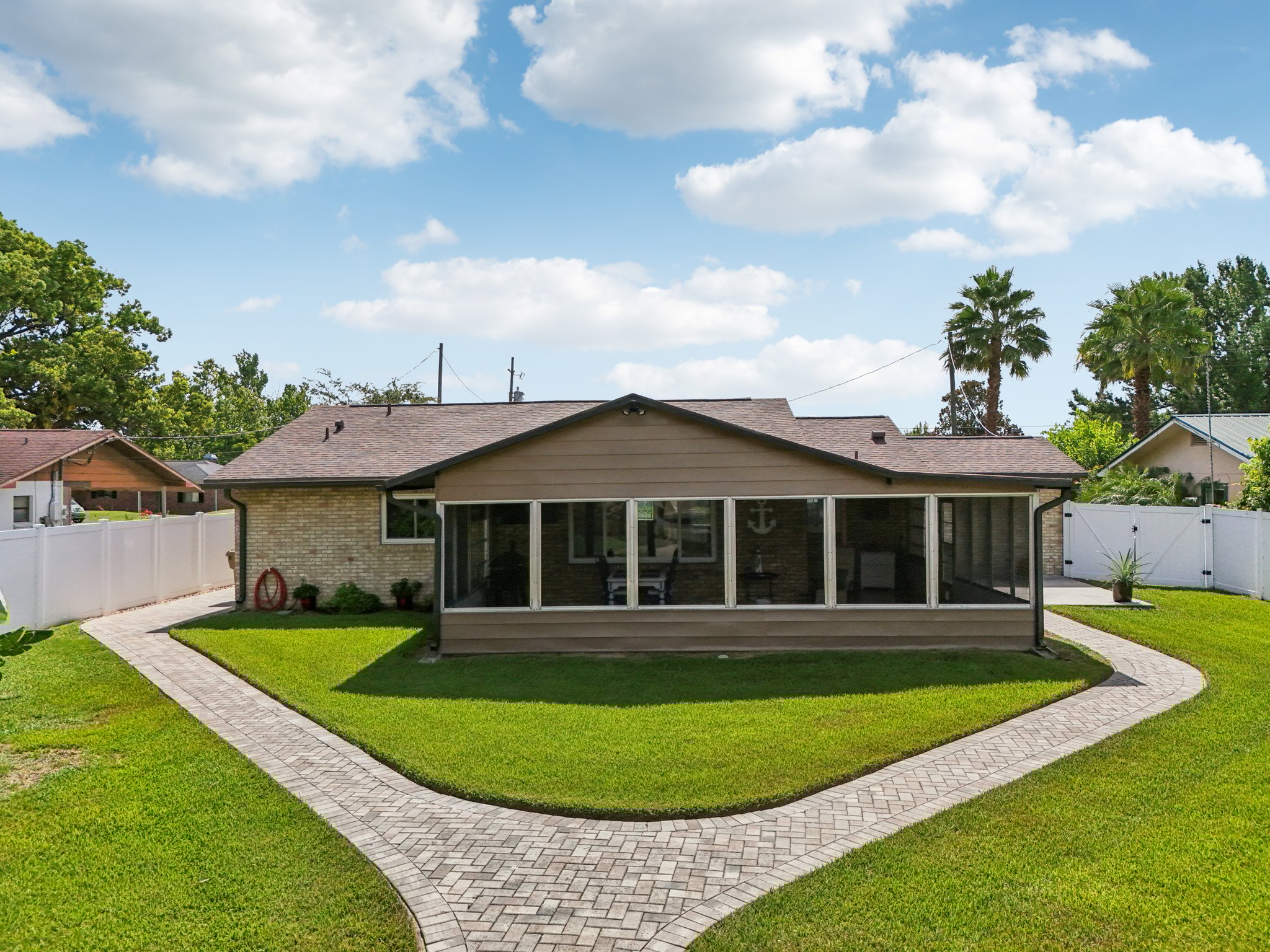 Lois Dr-S0307-062.jpg