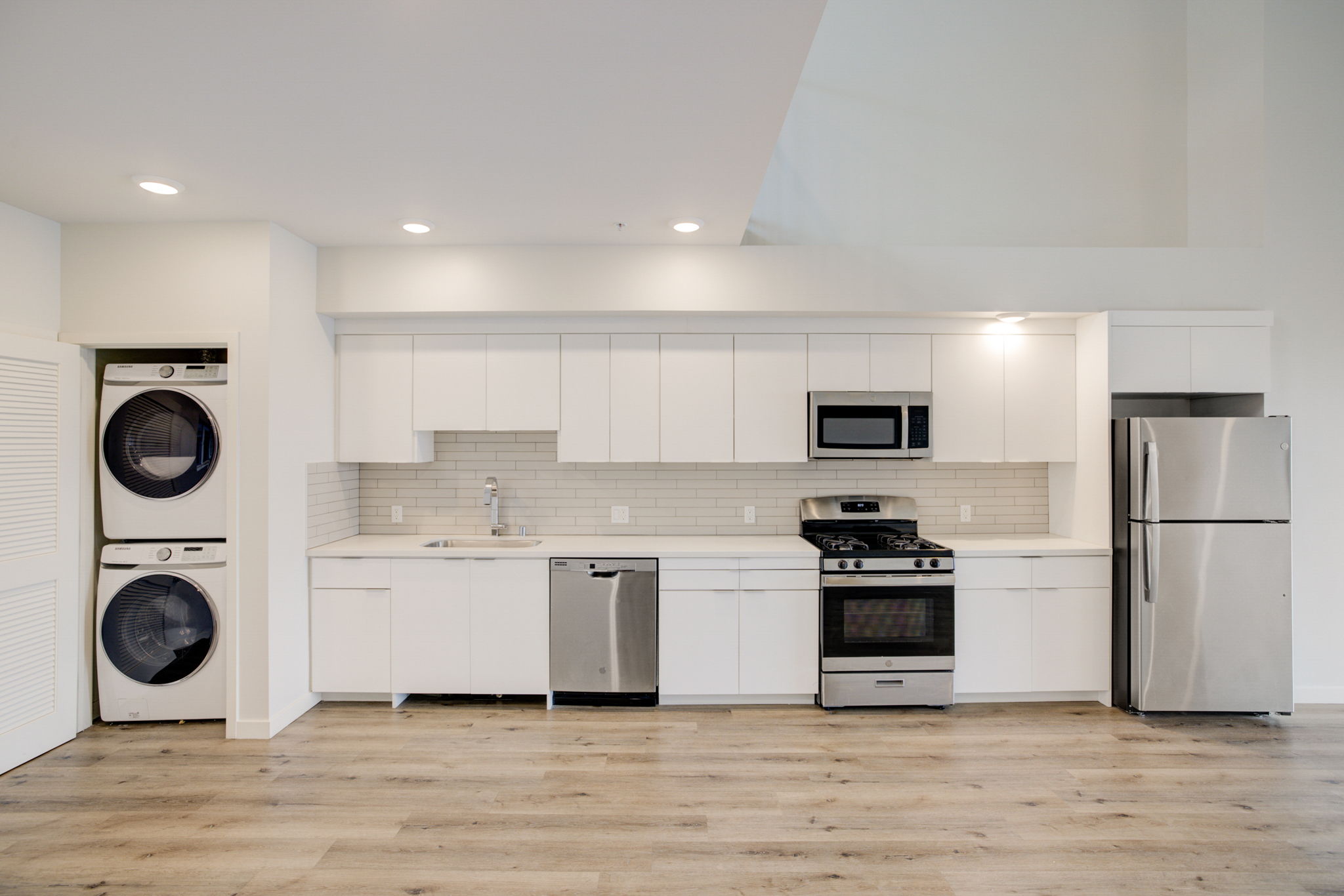  Francis Ave-003