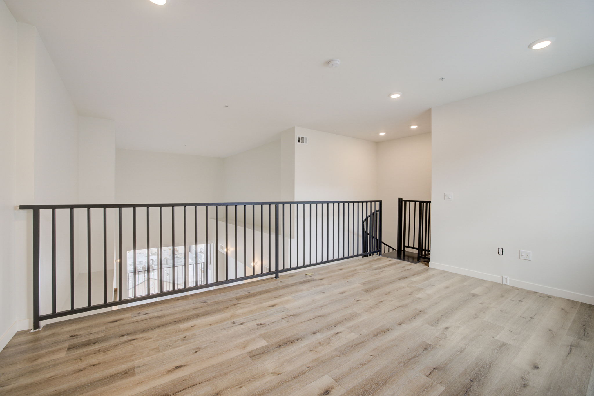  Francis Ave-004