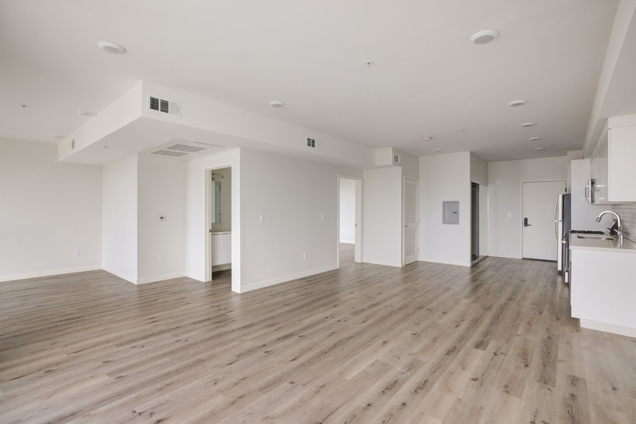  Francis Ave-010