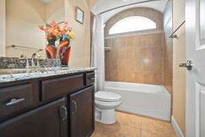 Bathroom 2 - 495A1656