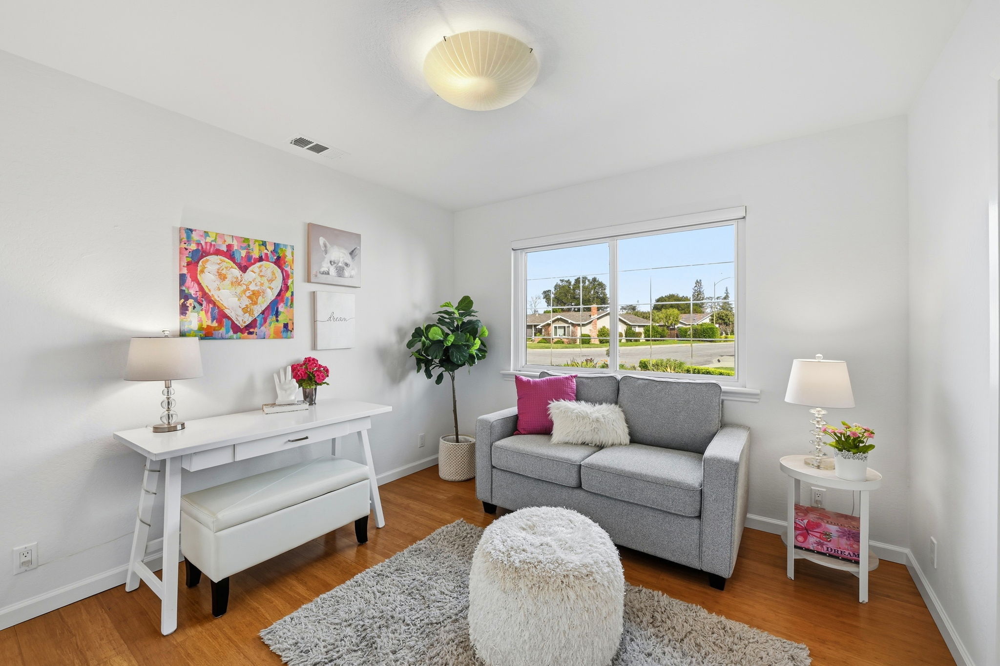 Sitting area can also be another bedroom