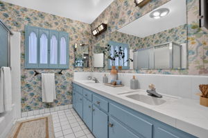  Photo 44