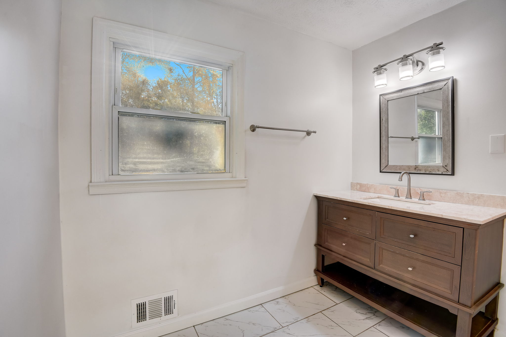  Heritage Ln-028