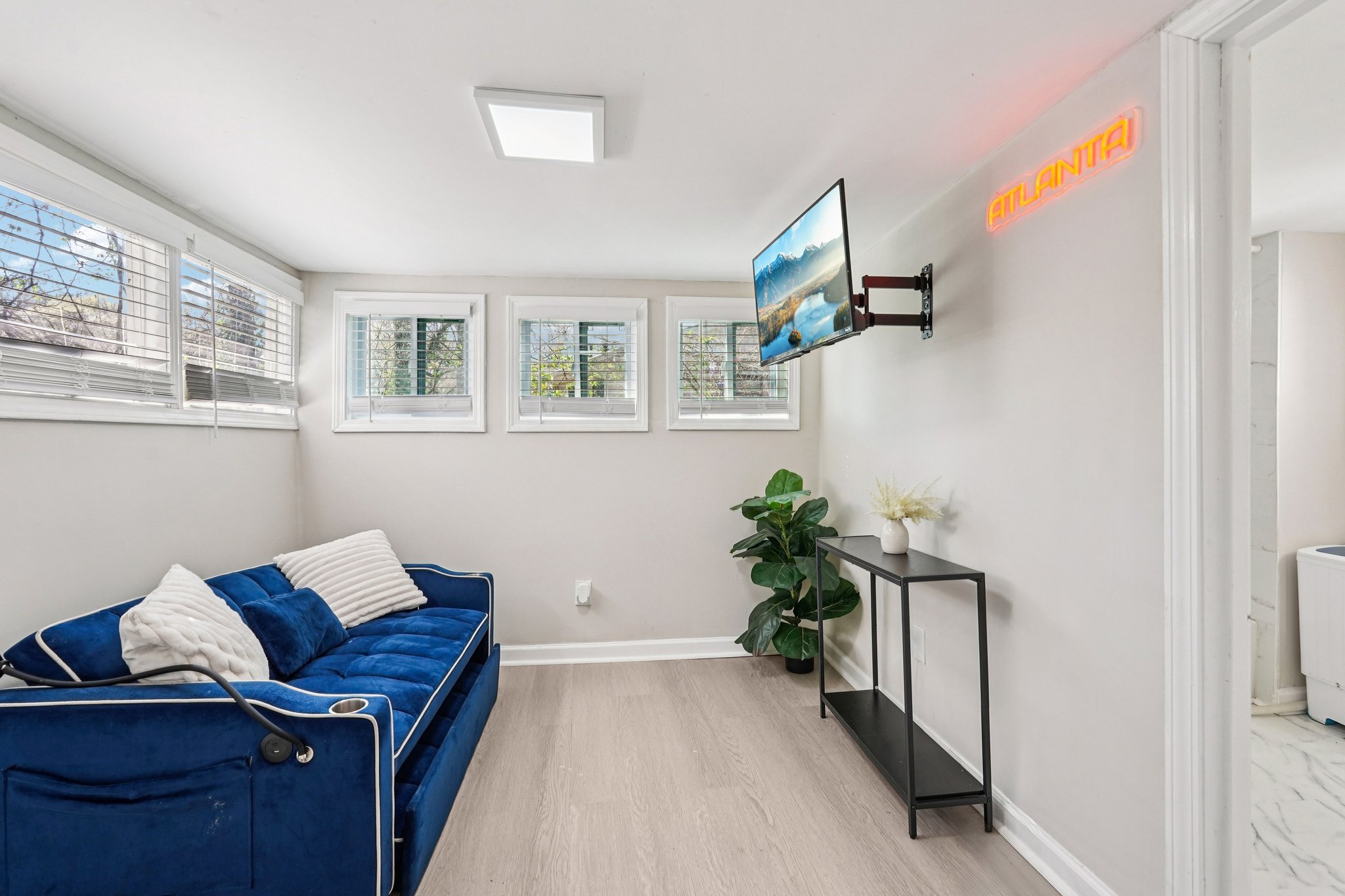 7th St SW-L2103-015.jpg