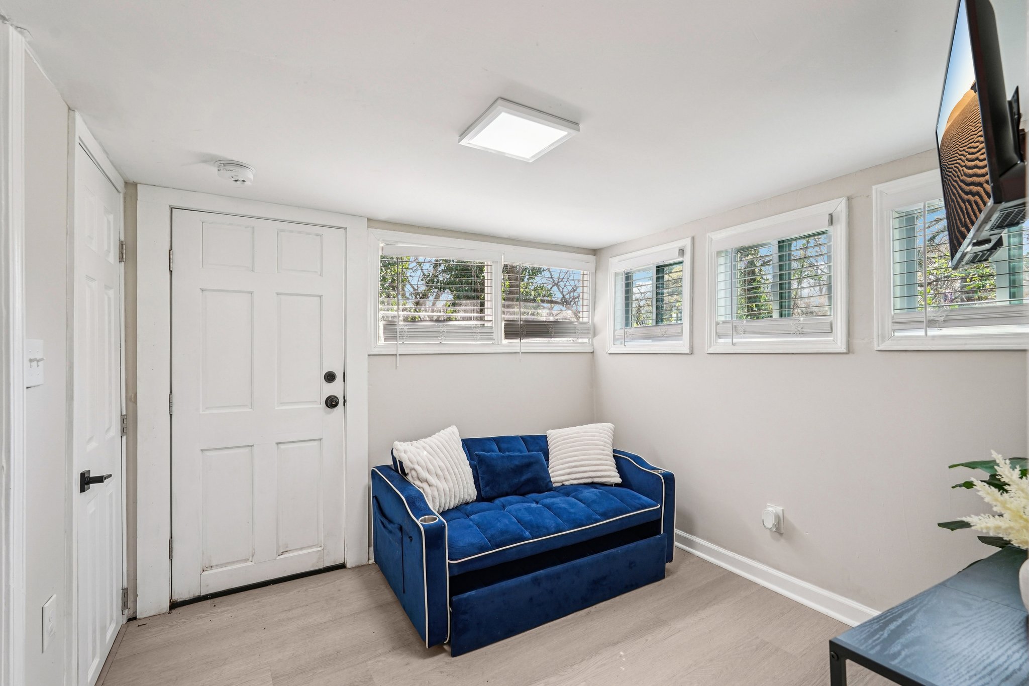 7th St SW-L2103-016.jpg