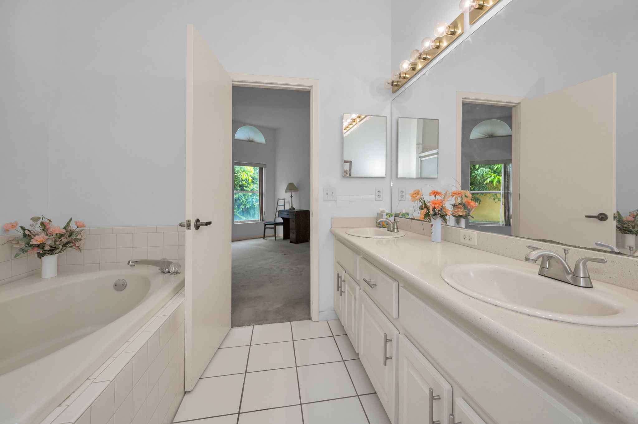 Primary Bathroom1c
