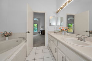 Primary Bathroom1c