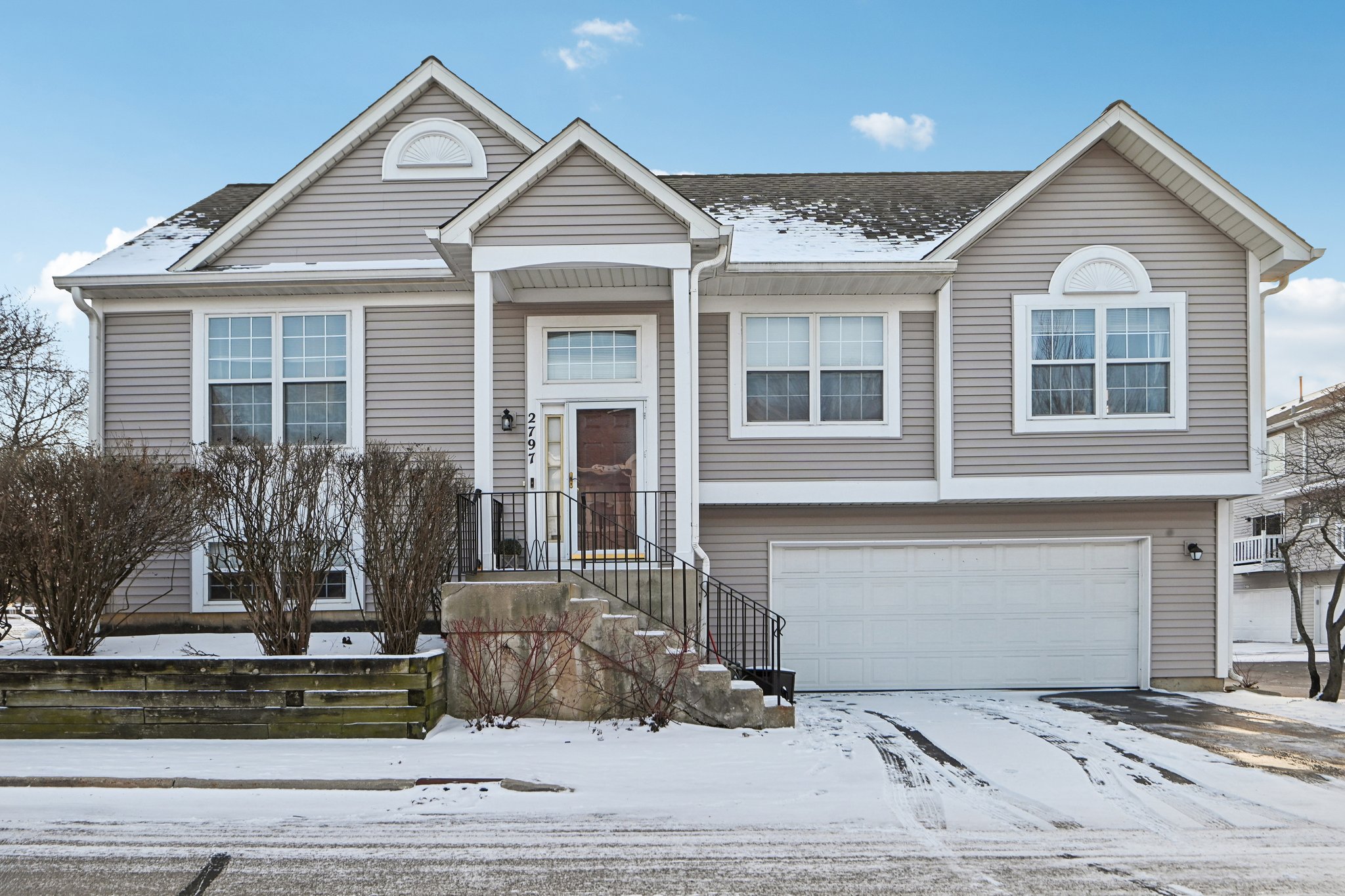 Shelly Ln-S2001-002.jpg