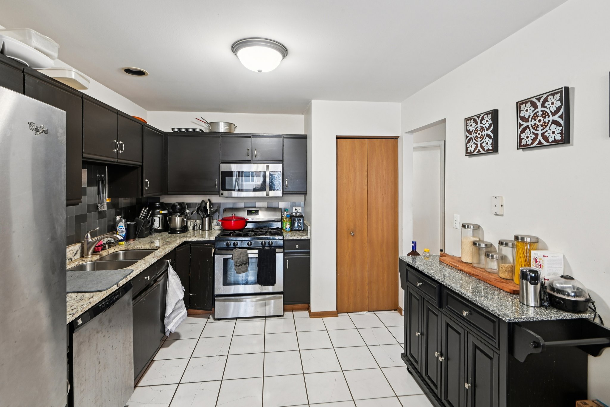 Shelly Ln-S2001-013.jpg