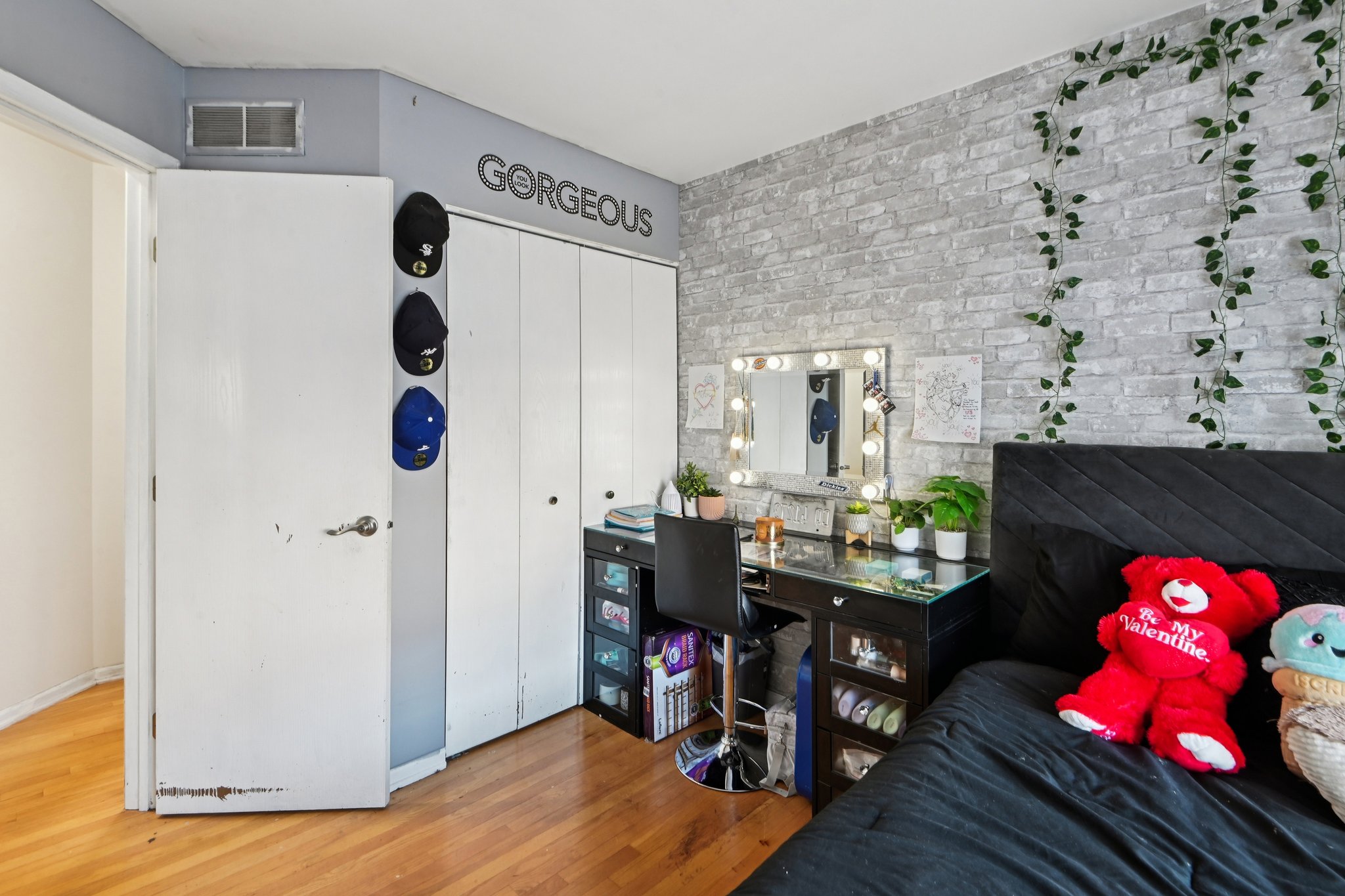 Shelly Ln-S2001-021.jpg