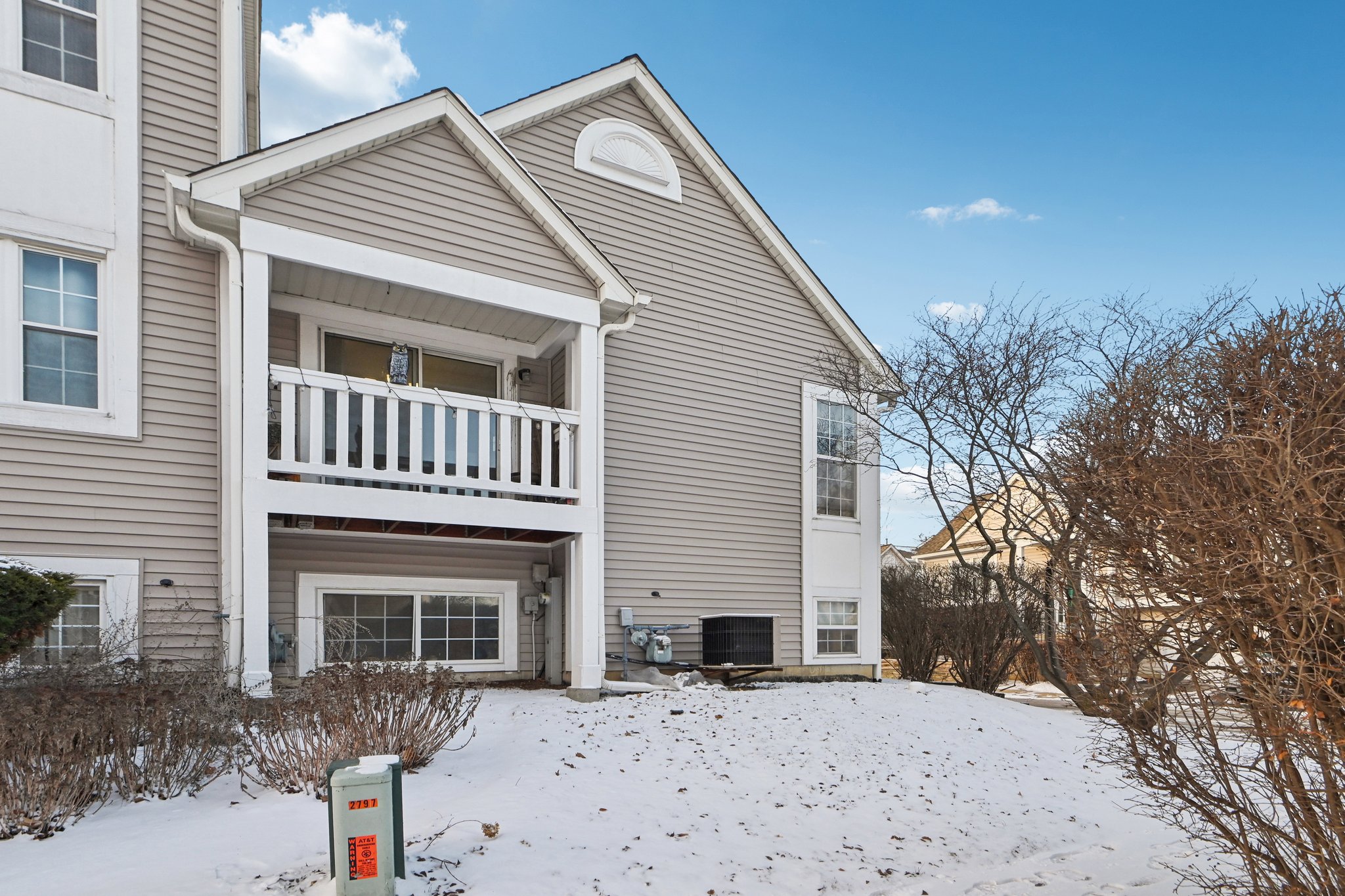 Shelly Ln-S2001-033.jpg