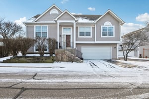 Shelly Ln-S2001-001.jpg